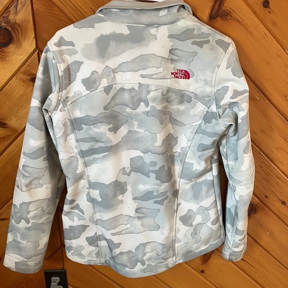 North face jacket - Picture 2 of 4